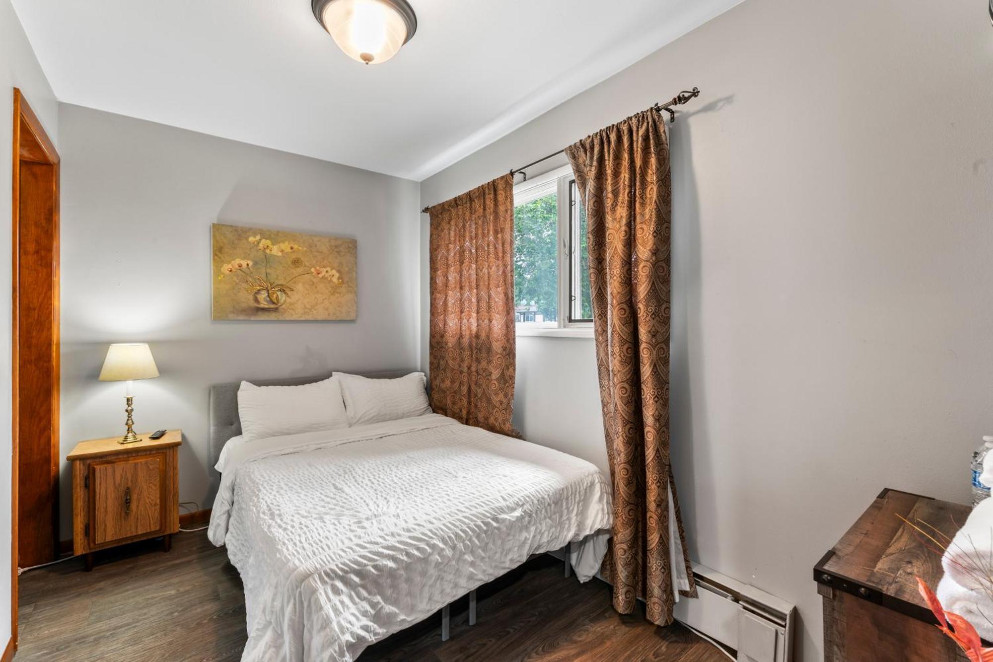 Отель Compact But Cozy Too Анкоридж Экстерьер фото